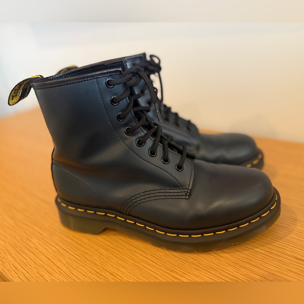 Doc Marten 1460 boots in smooth leather NAVY BLUE! Like new. Size 39 EU 8.5 US.